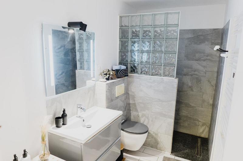 Maison - 222 m² - 8 pièces