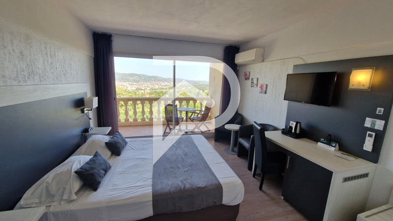 Local commercial - 6 645 m² - 30 pièces