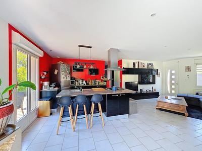 Maison - 81 m² - 5 pièces