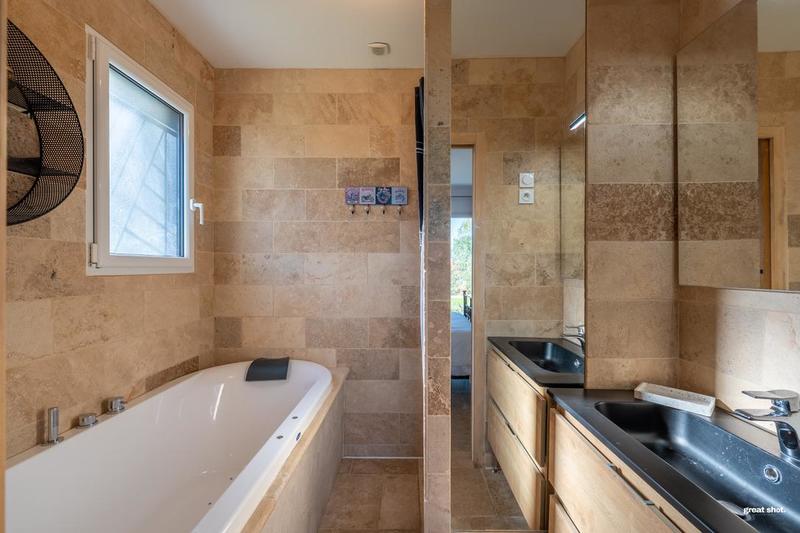 Maison - 180 m² - 5 pièces