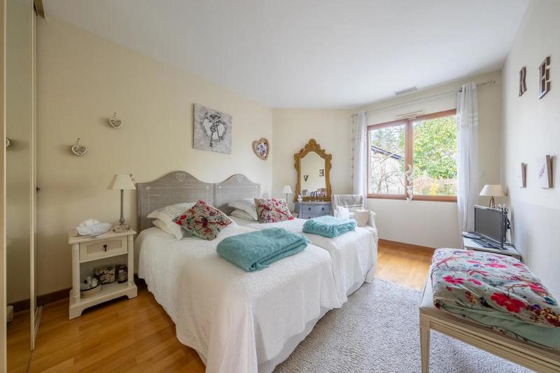 Maison - 233 m² - 7 pièces