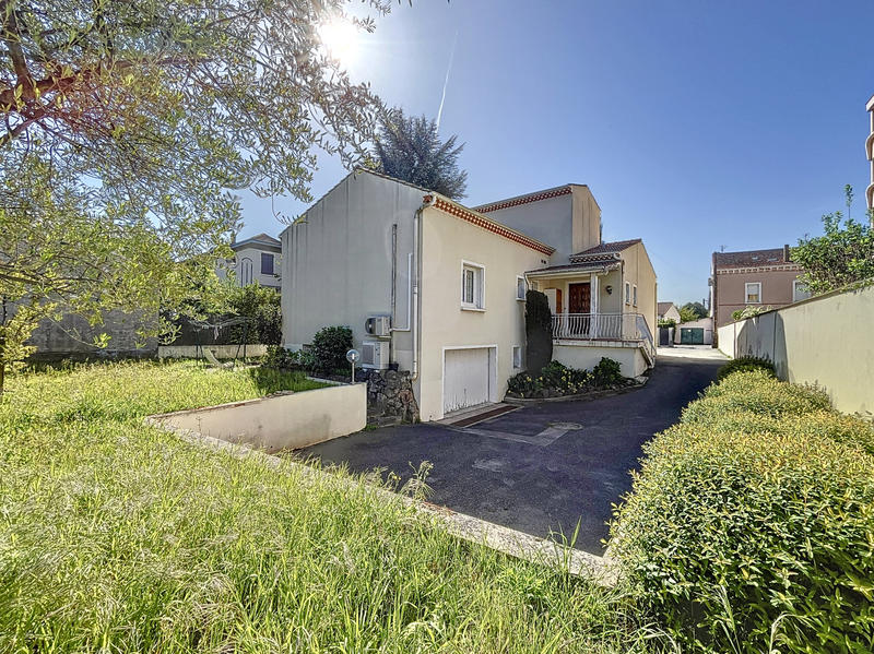 Maison - 212 m² - 6 pièces