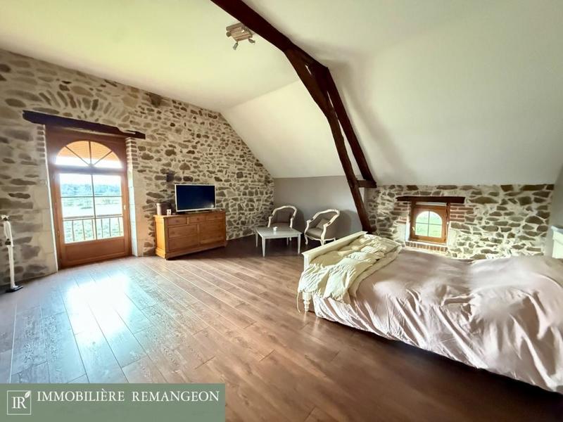 Propriété - 255 m² - 9 pièces