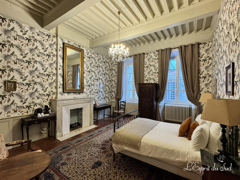 Maison - 668 m² - 14 pièces