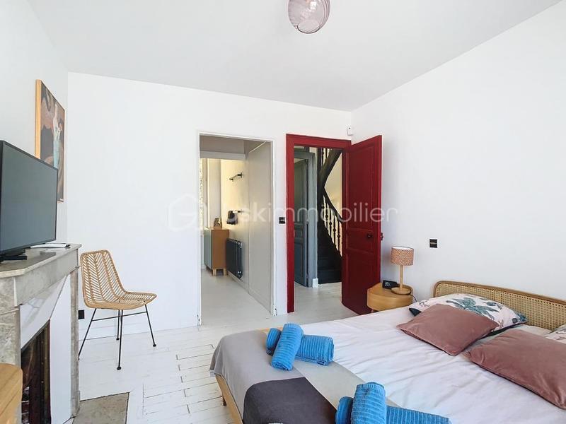 Maison - 161 m² - 8 pièces