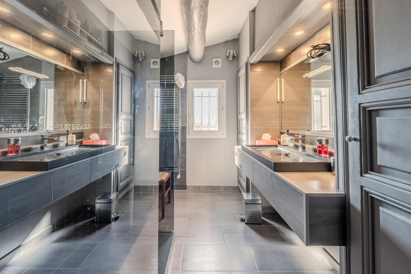 Propriété - 260 m² - 9 pièces