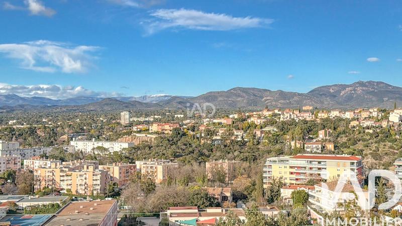 Maison - 202 m² - 8 pièces