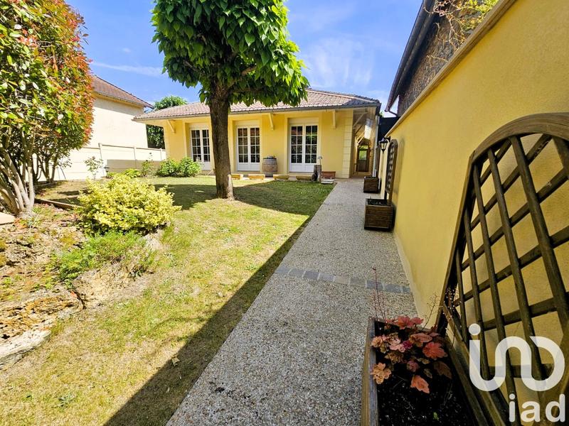 Maison - 185 m² - 9 pièces