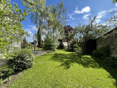 Maison - 210 m² - 8 pièces