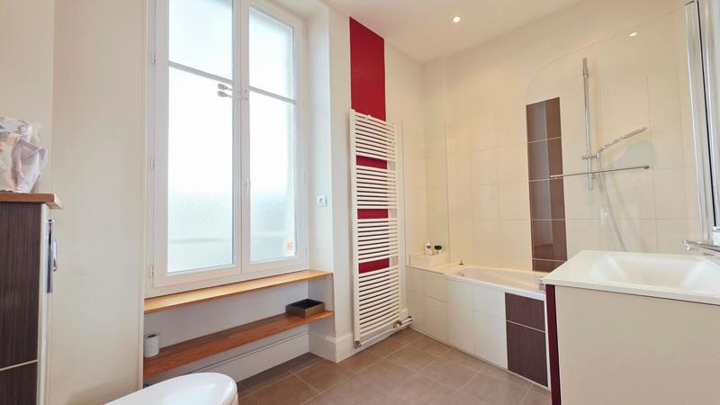 Maison - 189 m² - 8 pièces