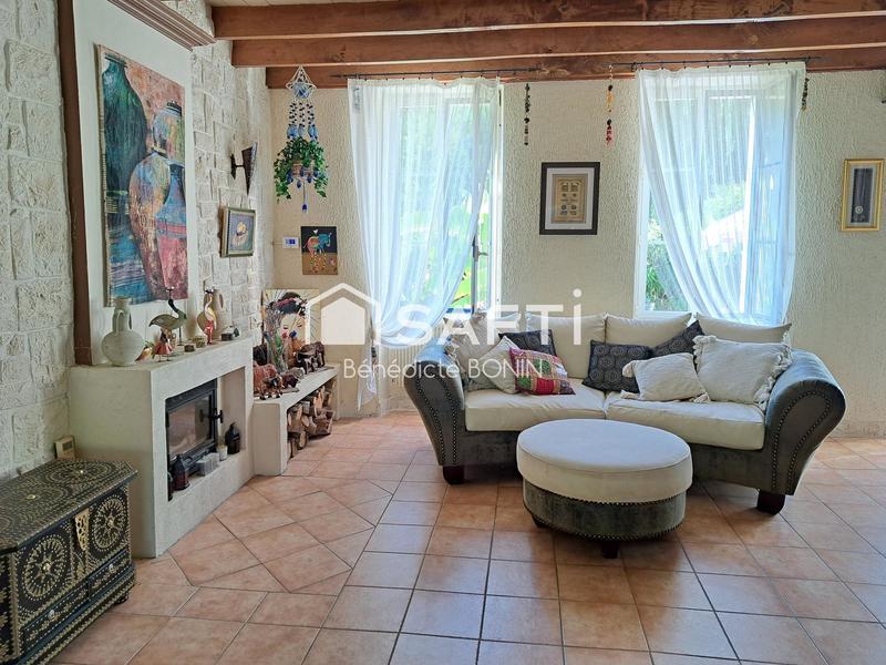Maison - 220 m² - 5 pièces