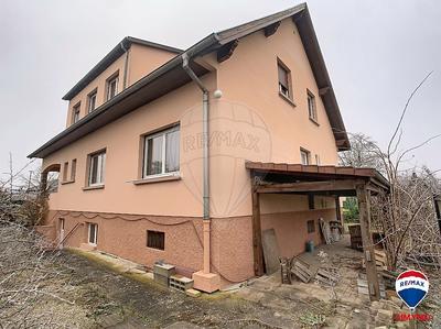 Maison - 219 m² - 8 pièces