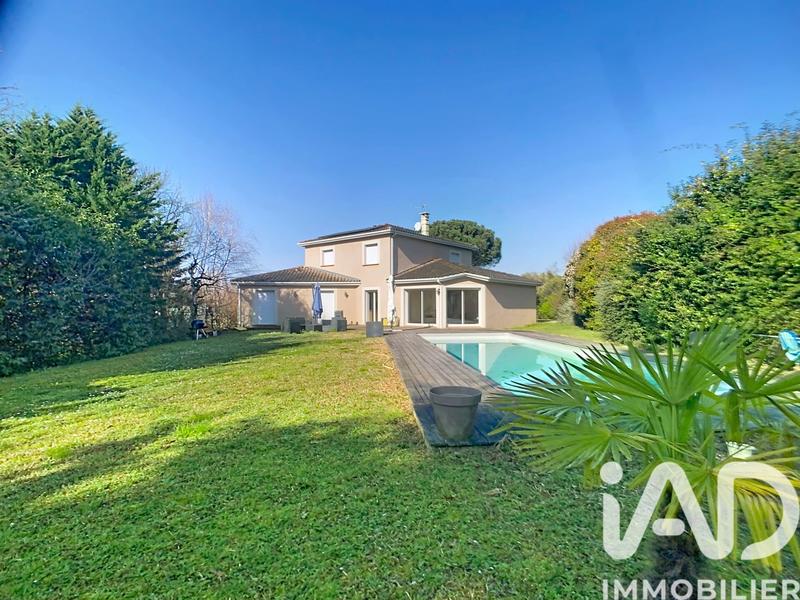 Maison - 224 m² - 7 pièces