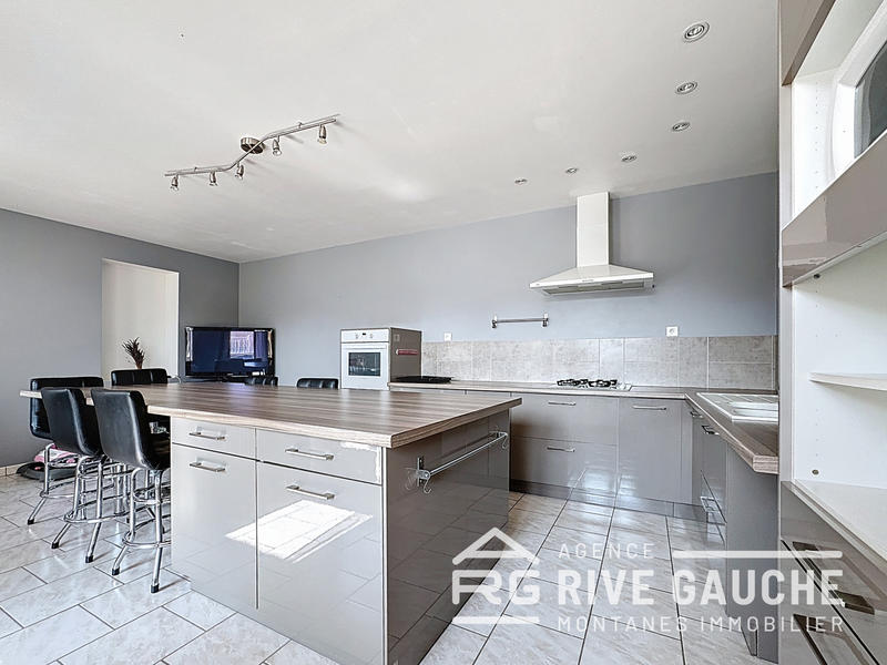 Maison - 258 m² - 10 pièces