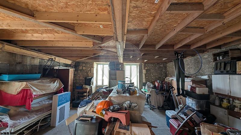 Maison - 280 m² - 10 pièces