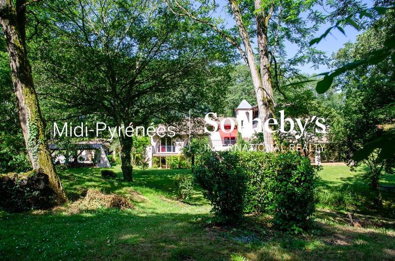 Maison - 661 m² - 19 pièces