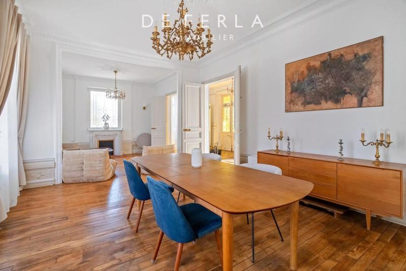 Château - 360 m² - 10 pièces