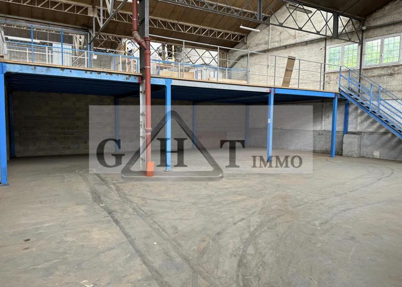 Entrepôt - 250 m²