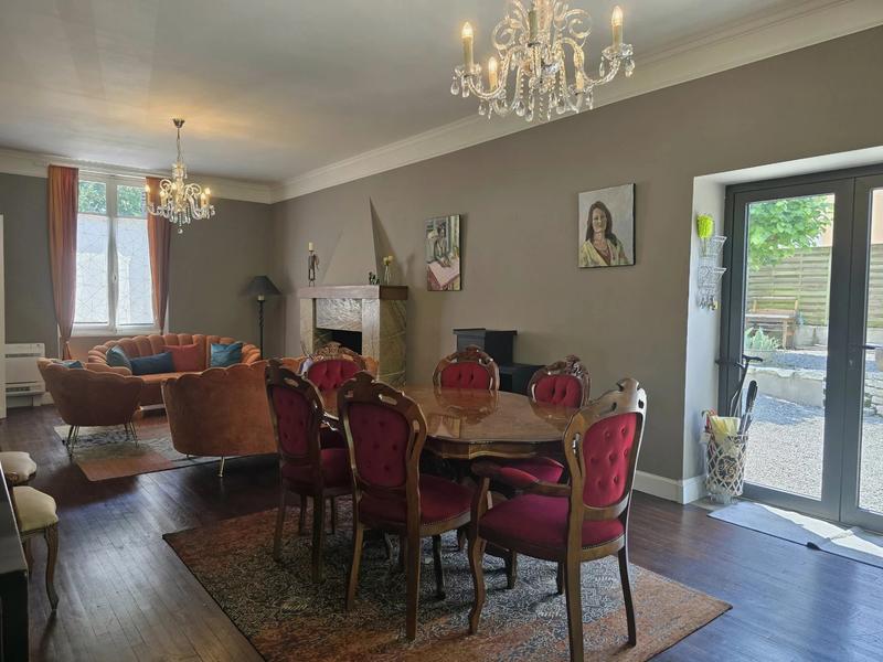 Maison - 220 m² - 9 pièces