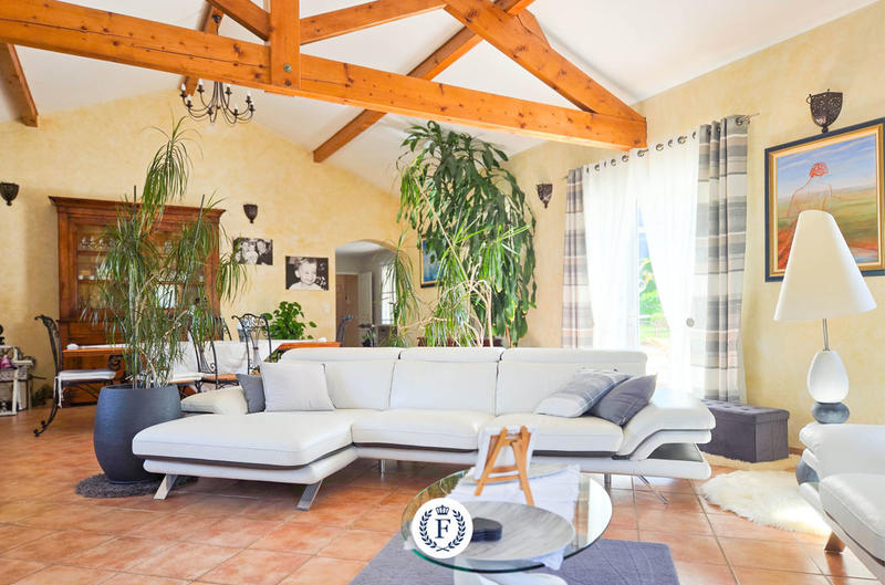 Villa - 250 m² - 8 pièces