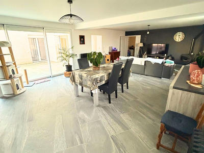 Maison - 350 m² - 10 pièces
