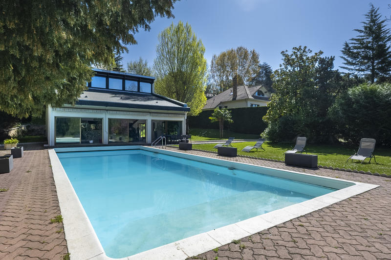 Maison - 753 m² - 15 pièces