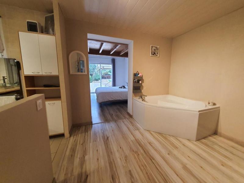 Maison - 240 m² - 7 pièces