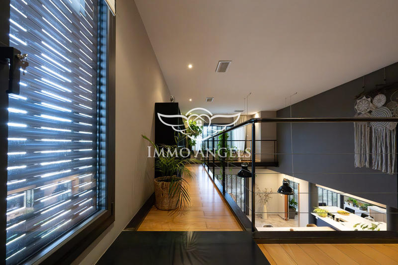 Maison contemporaine - 292 m² - 9 pièces