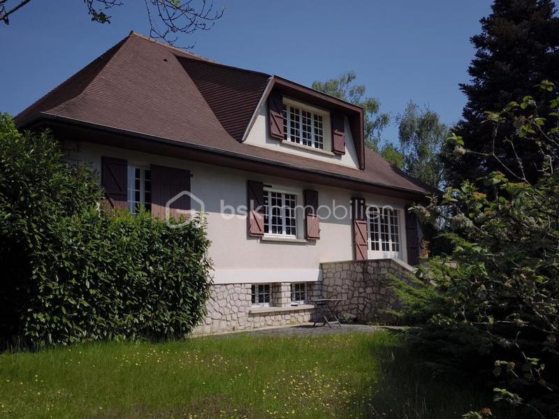 Maison traditionnelle - 184 m² - 5 pièces