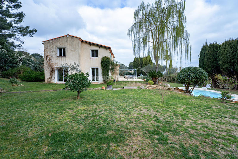 Maison - 241 m² - 6 pièces