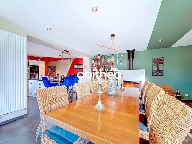 Maison - 270 m² - 9 pièces