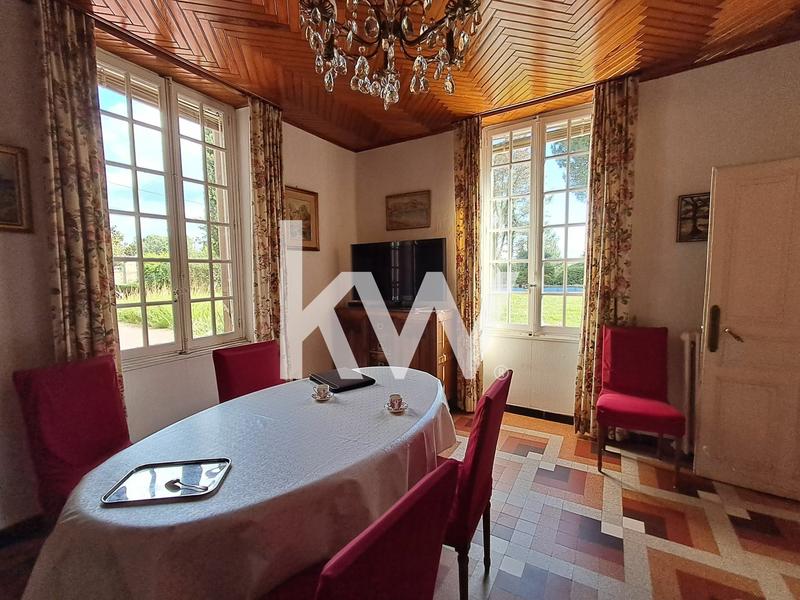 Maison - 381 m² - 10 pièces