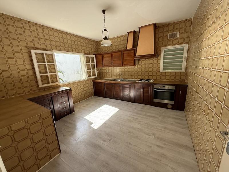 Maison - 202 m² - 7 pièces