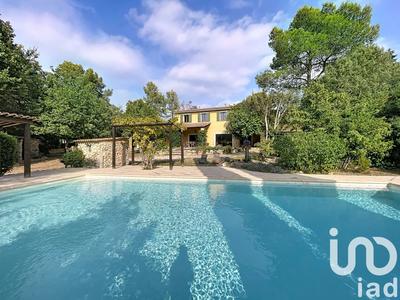 Maison - 198 m² - 7 pièces