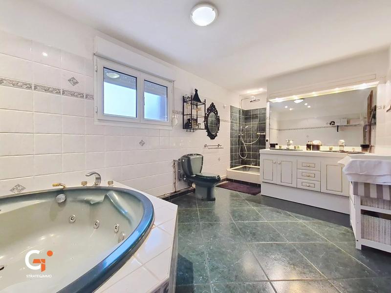 Maison - 199 m² - 5 pièces