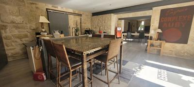 Maison - 258 m² - 4 pièces