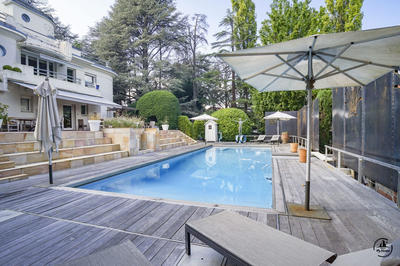 Maison - 345 m² - 11 pièces