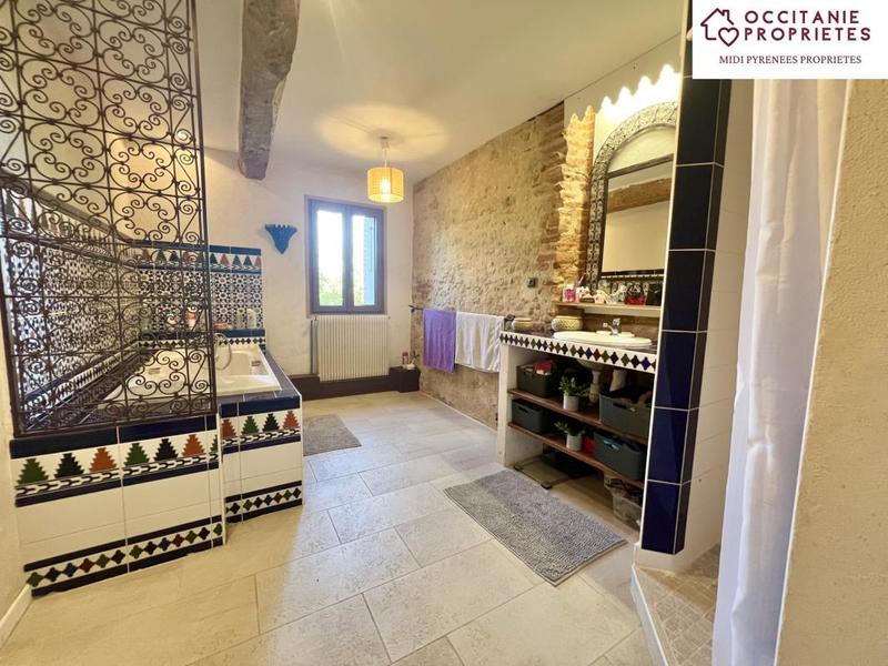 Propriété - 202 m² - 5 pièces