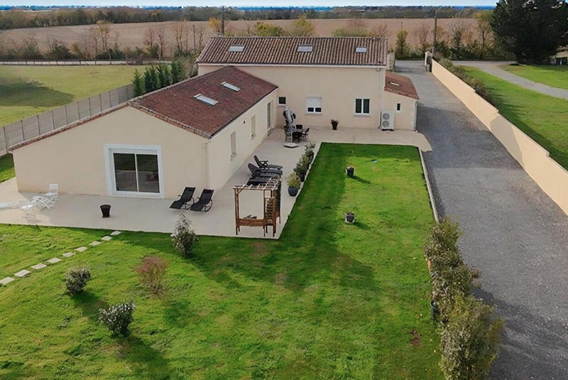 Maison - 234 m² - 7 pièces