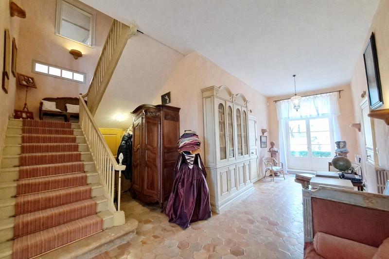 Maison - 665 m² - 20 pièces