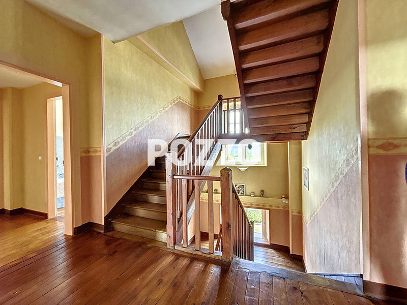 Maison - 305 m² - 10 pièces