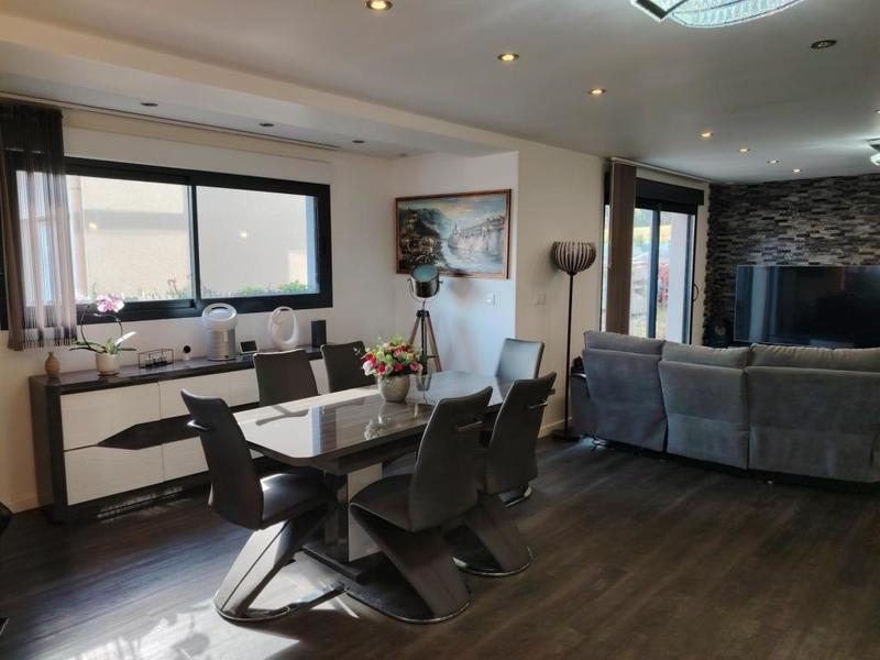 Maison - 205 m² - 10 pièces