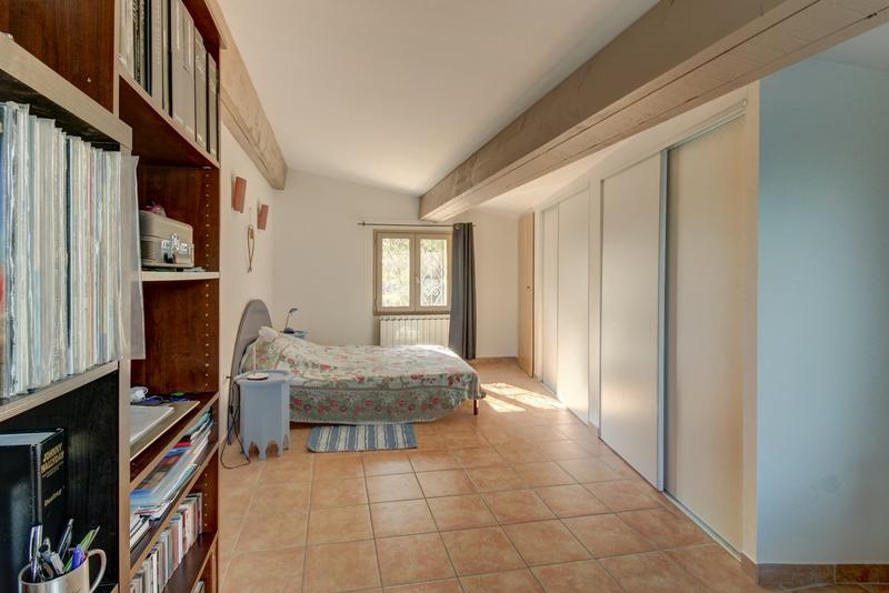 Maison - 298 m² - 9 pièces