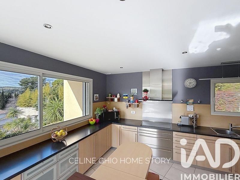 Maison - 232 m² - 7 pièces