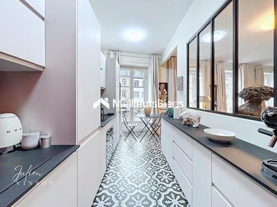 Appartement ancien - 90 m² - 4 pièces