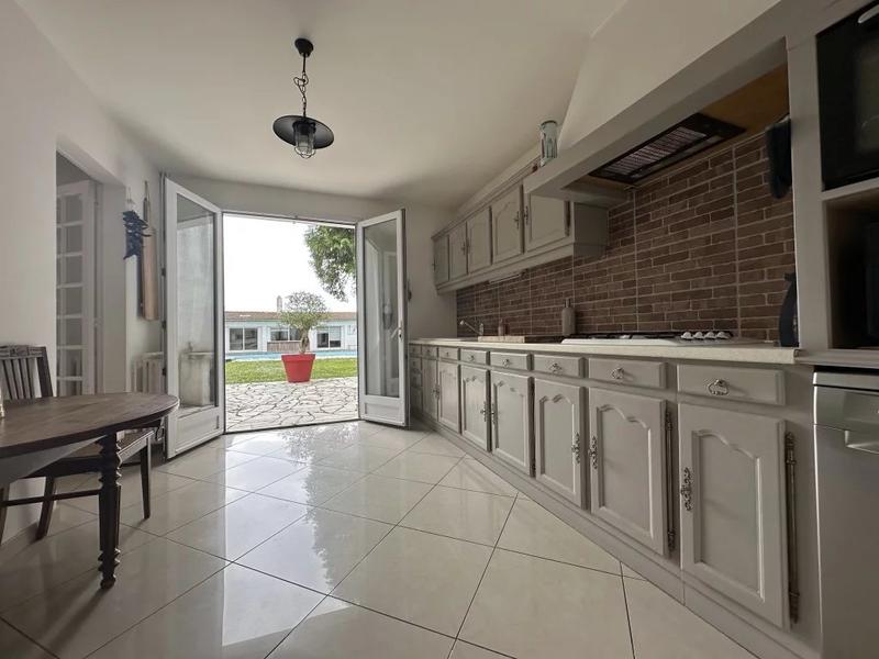 Propriété - 338 m² - 10 pièces