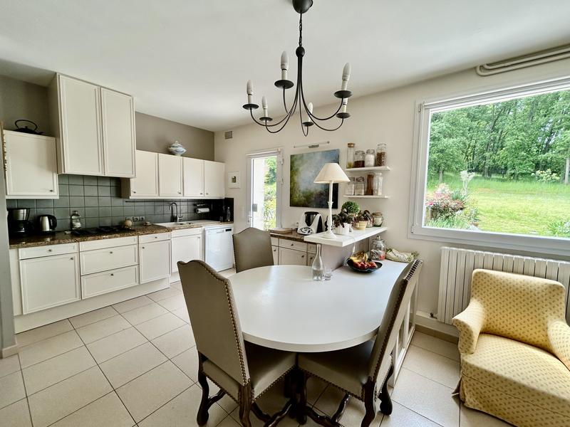 Propriété - 240 m² - 10 pièces