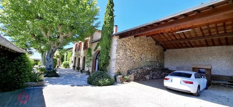 Propriété - 402 m² - 14 pièces