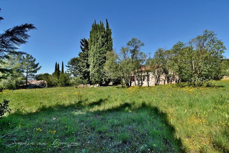 Terrain constructible - 2 800 m²