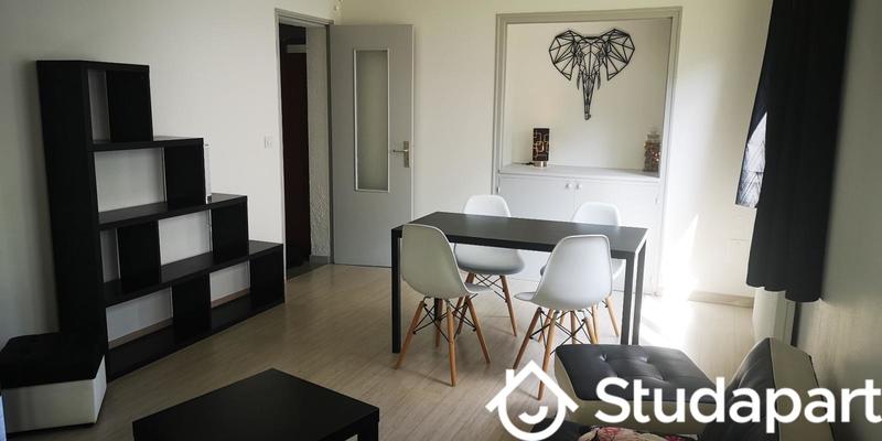 Chambre - 13 m² - 1 pièce